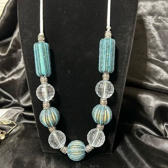 Vintage Unique Chunky Statement Necklace 32" Blue Faceted Lucite Frosted Balls - Picture 5 of 9